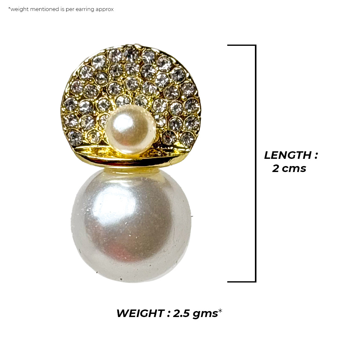 Saisha Pearl Earring: A single, elegant pearl earring with a delicate gold stud, showcasing its lustrous surface.