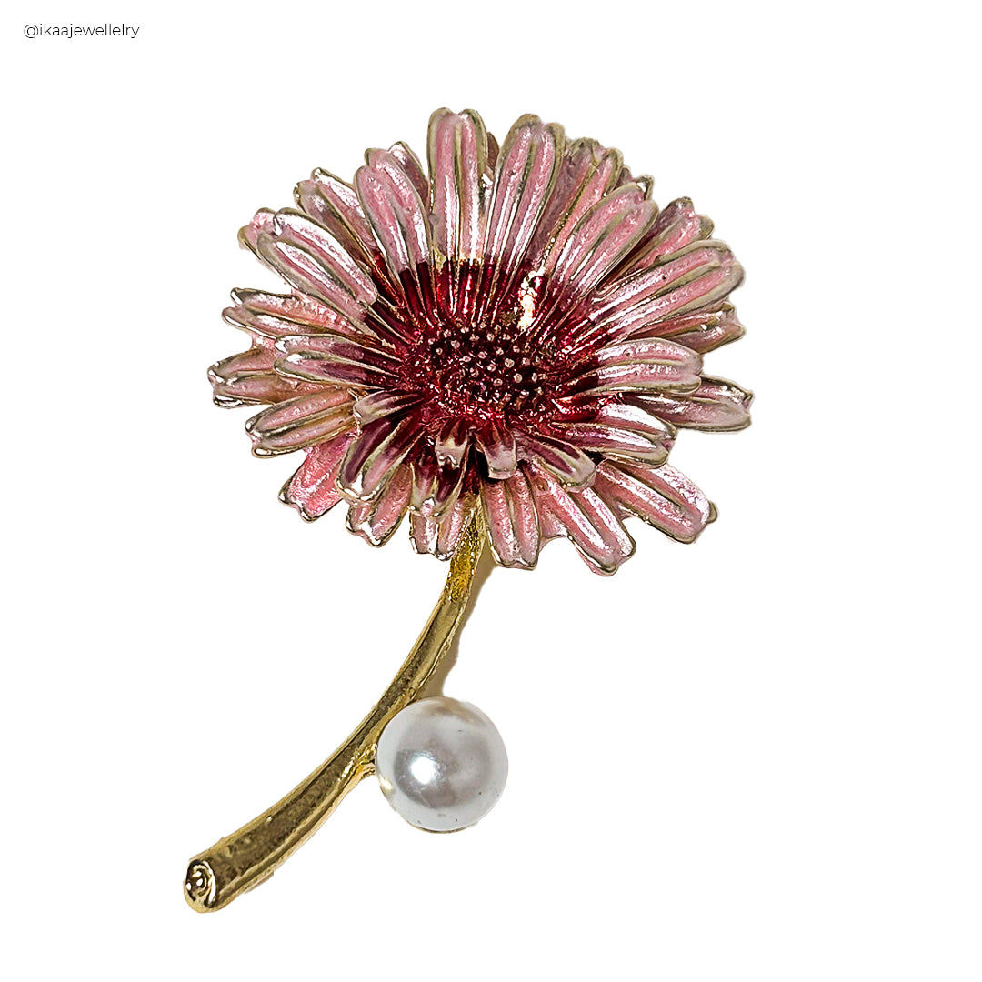 A close-up of the Gulzaar Saree Pin, showcasing its intricate gold floral design with delicate pearl accents.